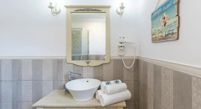 The Shore House, Rezerwuj Hotel Hotele w Navodari z parkingiem, Parking