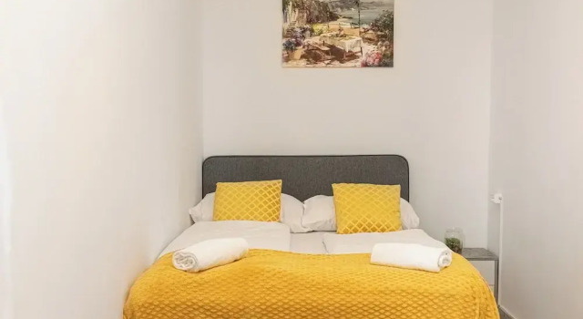 Elegant 3BR Apt Steps from Hauptbahnhof