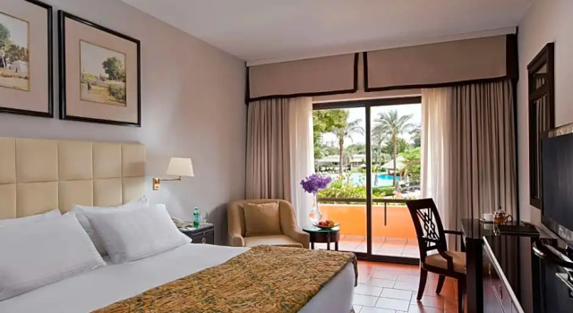 Двухместный номер Cabana с видом на бассейн Hilton Cairo Heliopolis Hotel