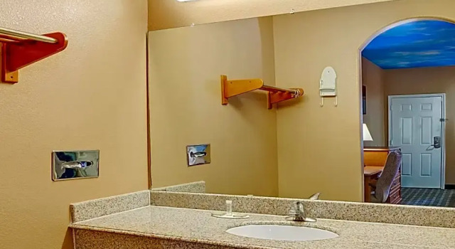 Люкс Sapphire Inn & Suites