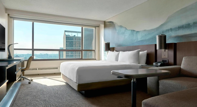Calgary Marriott Downtown Hotel, Rezerwuj Hotel Hotele w Calgary z parkingiem, w pobliżu Macleod Trail, Parking