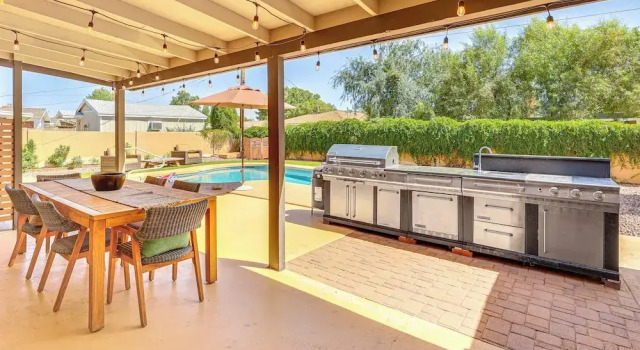Коттедж 3 Mi to Dtwn Shops & Eats: Mesa Home w/ Pool!