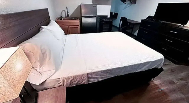Двухместный люкс Studio City Suites, A Travelodge By Wyndham