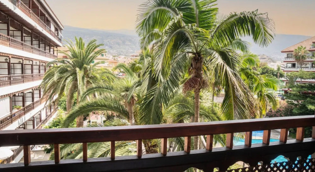 Полулюкс с балконом и с видом на бассейн Coral Teide Mar