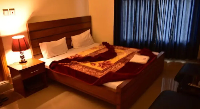 Seven Eleven Guest House, Забронировать Гостевой дом Музаффарабад штат Джамму и Кашмир