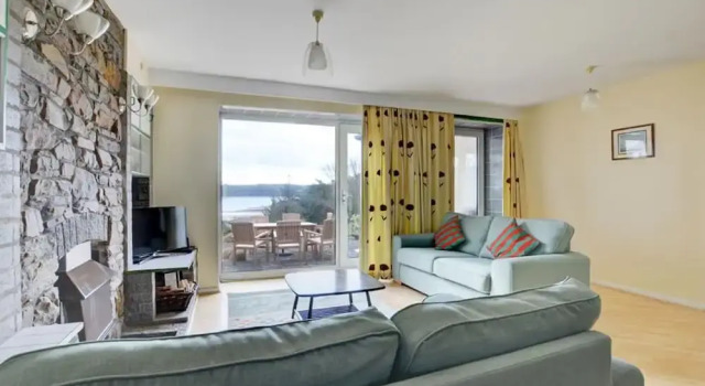Large Holiday Home With View of the Beach and Sea, With its own Terrace, Book Hotel Wiseman's Bridge Glamorgan
