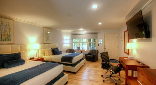 Четырёхместный номер Deluxe с балконом Pleasant Bay Village Resort