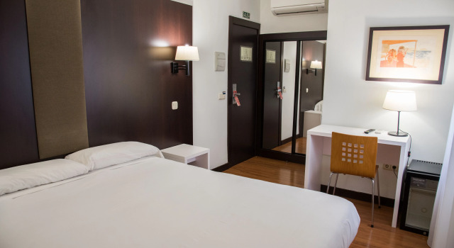 Hotel Delta, Забронировать Отель Отели Bardenas Reales Natural Park с завтраком, Завтраки