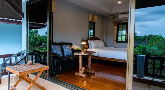 Двухместный номер Superior с балконом BaanRimNam Resort Trat
