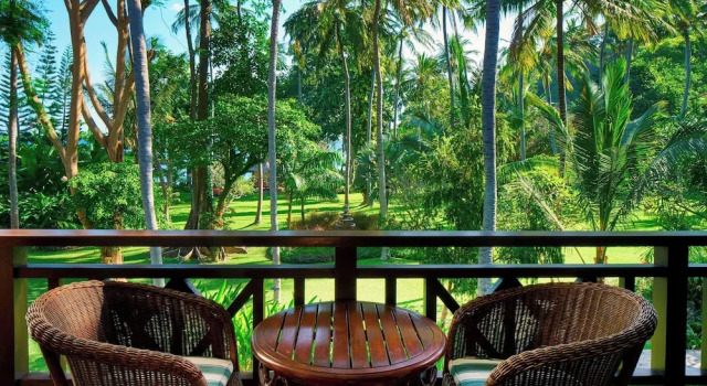 Двухместный номер Deluxe с балконом и с видом на сад Sheraton Senggigi Beach Resort