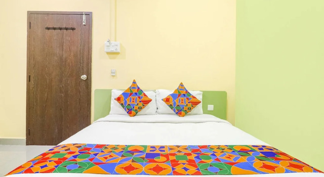 Via Airport Stay Inn, Rezerwuj Hotel Maisaram Telangana