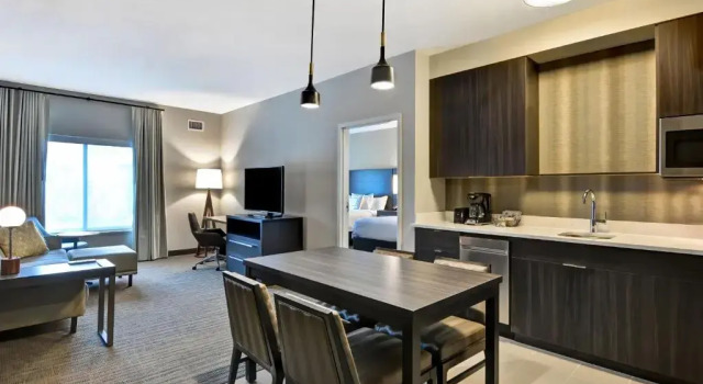 Четырёхместный люкс c 1 комнатой Residence Inn by Marriott Cleveland Airport/Middleburg Heights