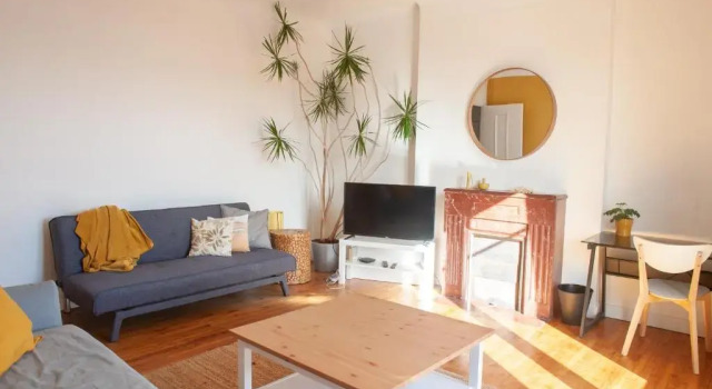 Апартаменты Appartement spacieux avec balcon et parking