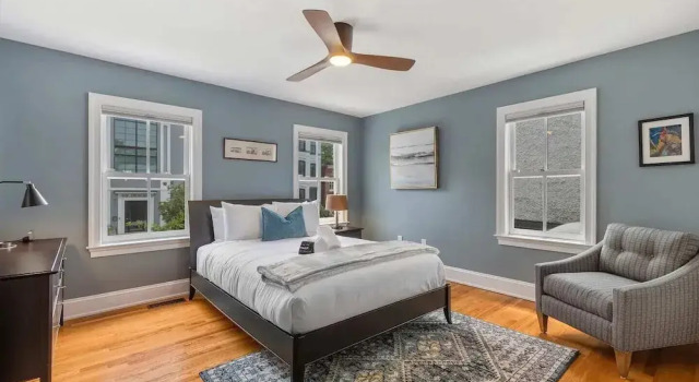 Historic Modern Capitol Hill 2-br Row Home, Забронировать Отель Отели Вашингтона с парковкой, рядом с Capper Recreation Center, Парковка