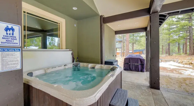Коттедж с 5 комнатами с балконом 4 Mi to Ski Mt Rose: Sleek Reno-lake Tahoe Home