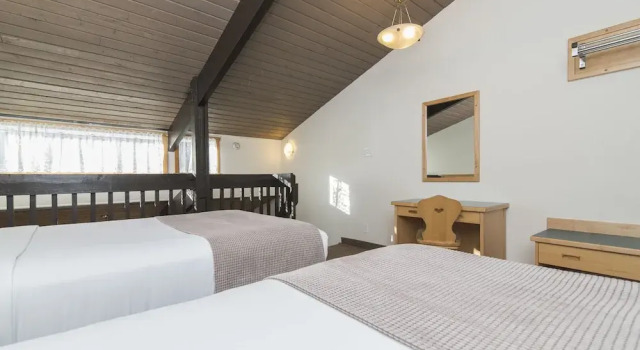 Четырёхместные апартаменты c 1 комнатой с балконом Rocky Mountain Ski Lodge