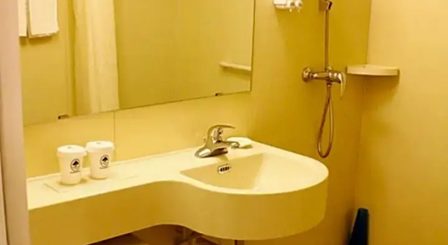 Номер Business GreenTree Inn LangFang GuanGYAng District High-speed Railway Station Business Hotel