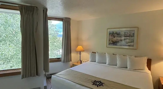 Large 3br Condo On Bus Route Argentine 1517 kids Ski Free 3 Bedroom Condo