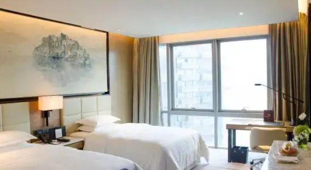 Двухместный номер Deluxe с балконом Sheraton Zhuhai Hotel