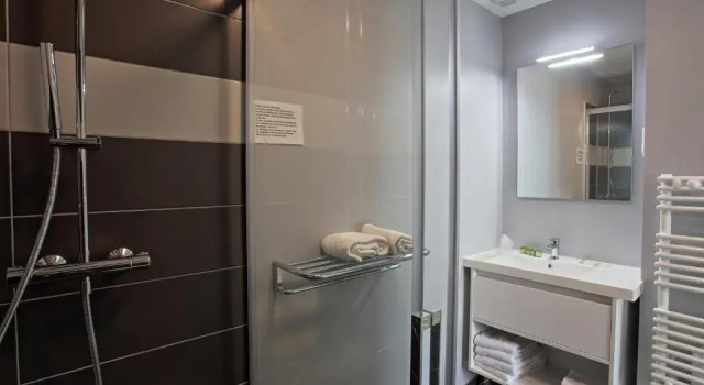 Четырёхместный номер Superior Hotel Restaurant du Centre et du Lauragais