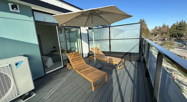 Номер Luxury Ruby Red Cloud Homes Vancouver