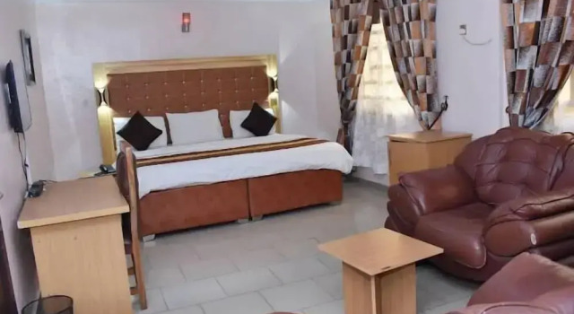 Rosrit Hotel and Suites, Забронировать Отель Бенин-Сити Ikpoba-Okha