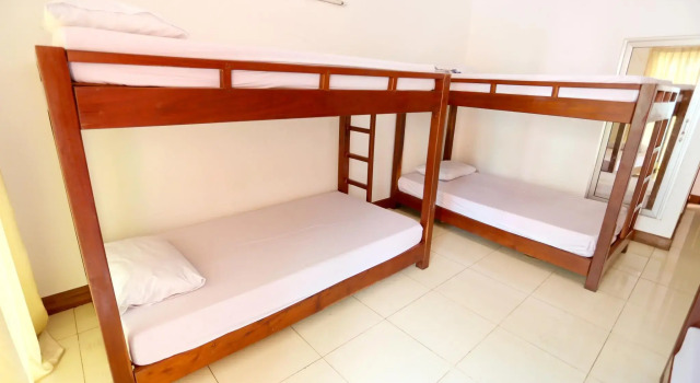 Кровать в общем номере Hang Tep Hostel