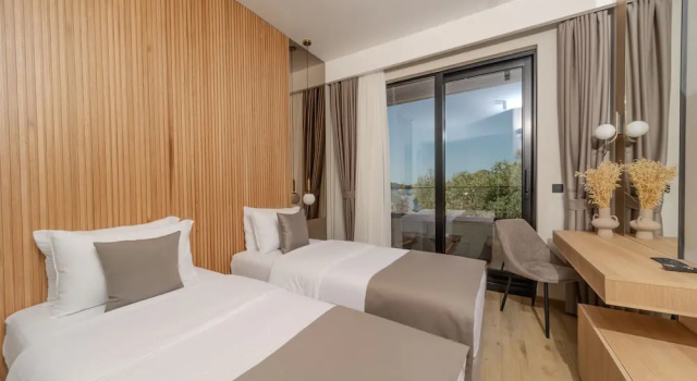 Студия Superior с балконом и с видом на море Hotel kingStone Budva