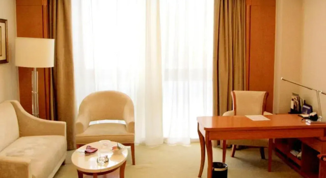 Номер Deluxe Huaguoshan Hotel