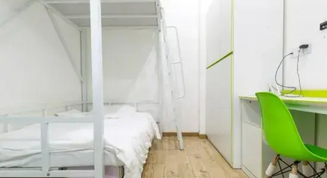 Кровать в общем номере (женский номер) Yuju Hotel Apartment (Shanghai Pengpu New Village Subway Station)