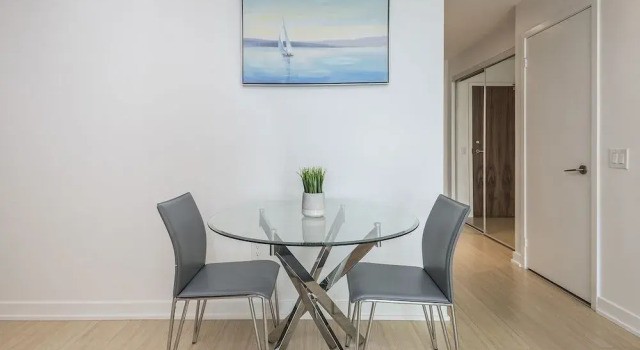 Diamond Vacation Homes - City Place, Varaa Hotelli Toronto 