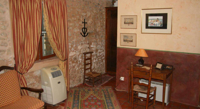 Le Jas des Nevières, Book Hotel Pierrerue Marseille