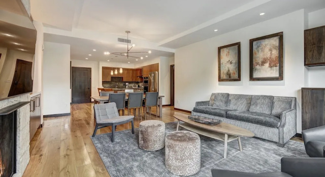 Contemporary 2 BR Condo in the Heart of Lionshead by RedAwning - Save 20% on 7+ Nights!, Забронировать Апартаменты/квартира Отели Вейл с парковкой, Парковка