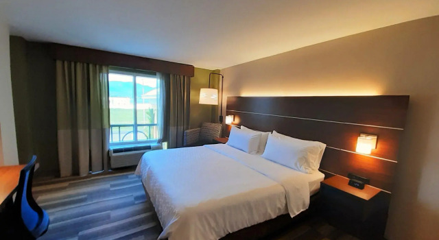 Двухместный номер Standard Holiday Inn Express Trincity by IHG