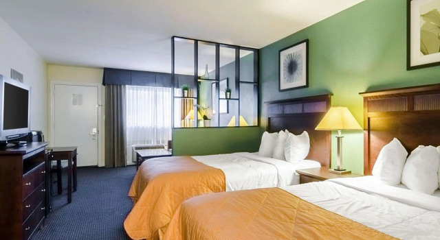 Четырёхместный люкс Rodeway Inn & Suites Williamsburg Central