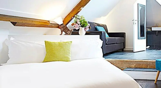 Апартаменты Live and Let Live Inn