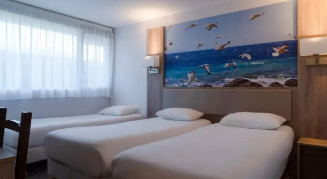 Трёхместный номер Standard BRIT HOTEL Confort MORLAIX
