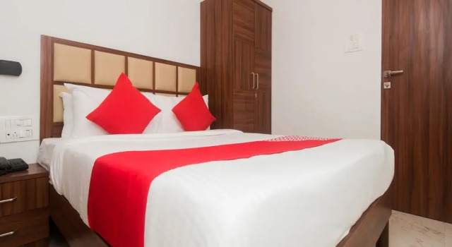 OYO 15902 Hotel Oyster Executive