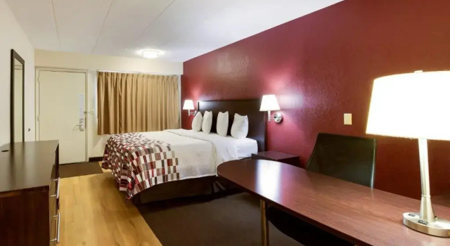 Номер Superior Red Roof Inn Grand Rapids Airport