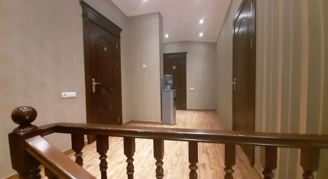 Eleon Hotel - Hostel