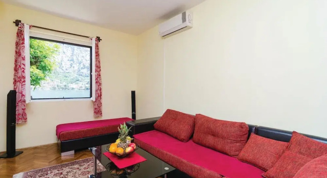 Beautiful Home in Kotor With Wifi and 1 Bedrooms, Boek Hotel Dobrota 