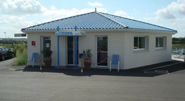 Brit Hotel Confort Azur Cholet Nord, Забронировать Отель Севрмуан 
