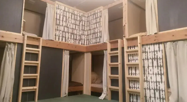 Кровать в общем номере Hostel Furoya