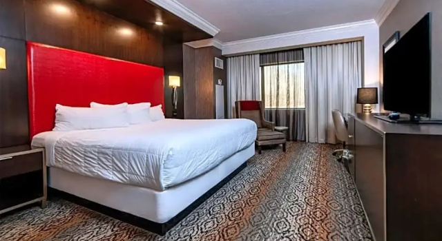 Четырёхместный номер Deluxe Caesars Southern Indiana - A Caesars Rewards Destination