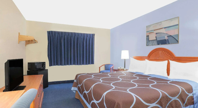 Четырёхместный номер Standard Super 8 by Wyndham Middletown
