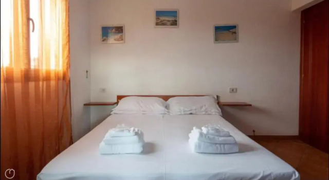 Airport-Port-Commercial Center-Trilo-3 indipendent rooms at 5 minutes by walk from bus to beaches & city of olbia and 25 min by walk to Airport Azzurro