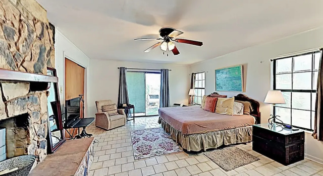 Private Beach Direct Water Views 4BR by RedAwning