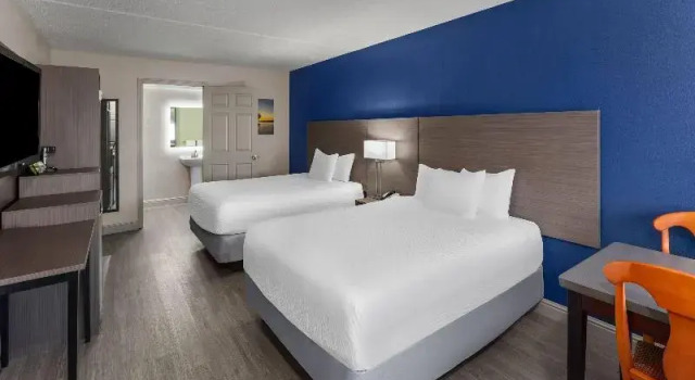 Четырёхместный номер Standard Angel Inn Near IMAX, a Travelodge by Wyndham