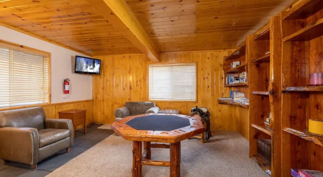 53 - Bear's Den 4 Bedroom Home by Redawning