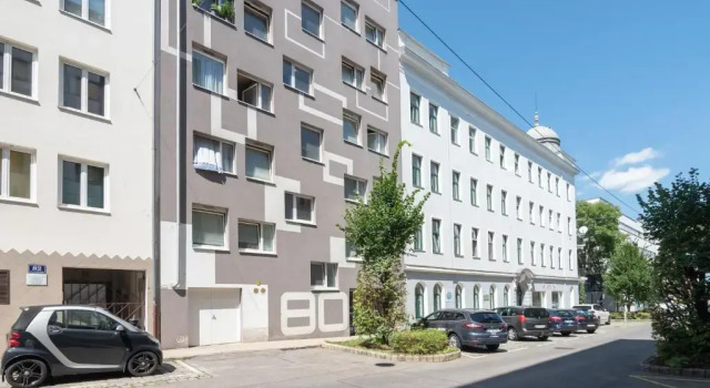 Vienna Roof Top Apartment with Terrace, Parking and AC